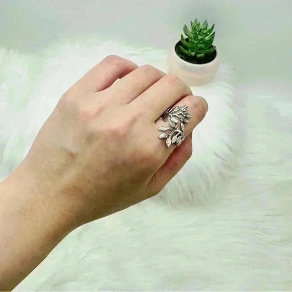Elegant Branch Leaf Open Ring in color silver - Picture 5 of 6